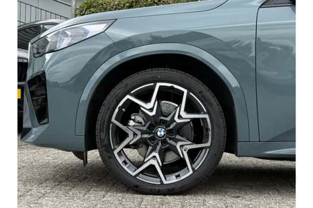 BMW iX2 (2025) thumbnail 4
