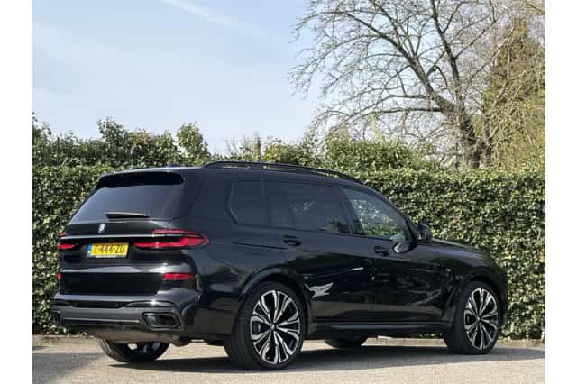 BMW X7 (2023) thumbnail 3