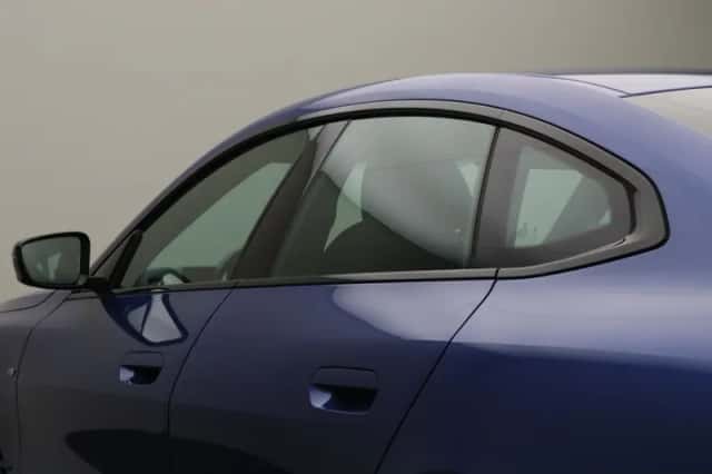 BMW i4 (2022) thumbnail 4