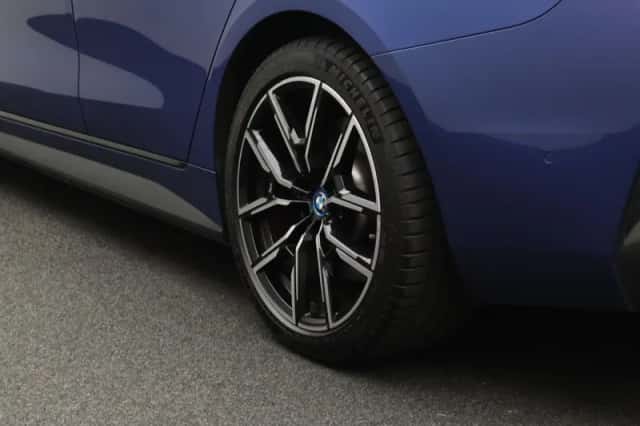 BMW i4 (2022) thumbnail 5