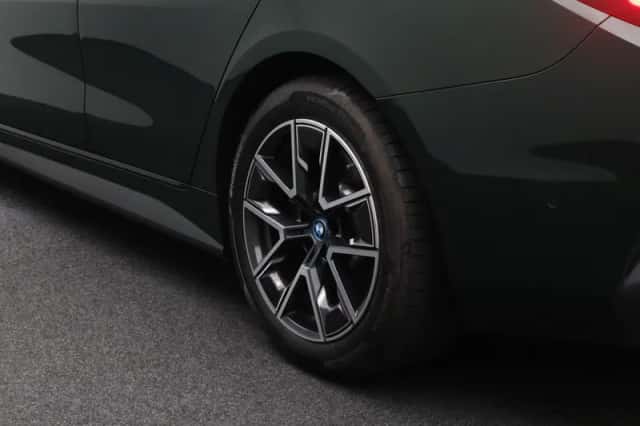 BMW i4 (2023) thumbnail 5