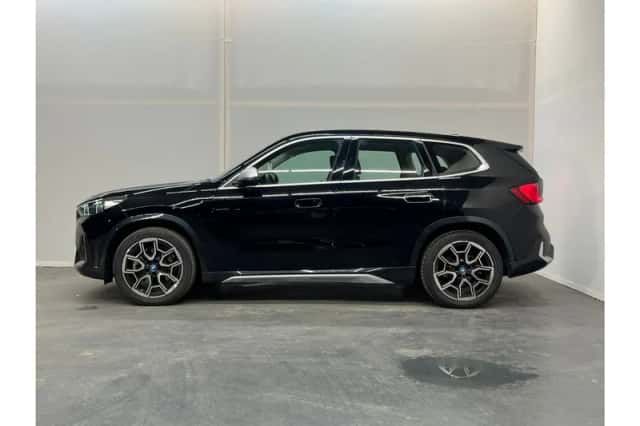 BMW iX1 (2023) thumbnail 2