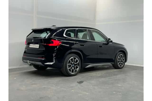 BMW iX1 (2023) thumbnail 3