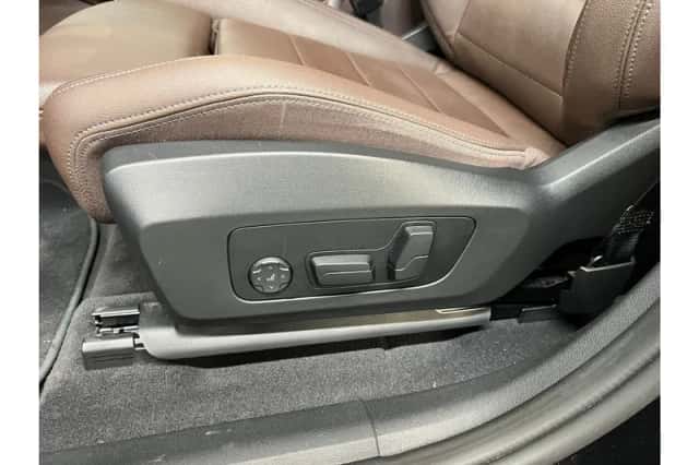 BMW iX1 (2023) thumbnail 6