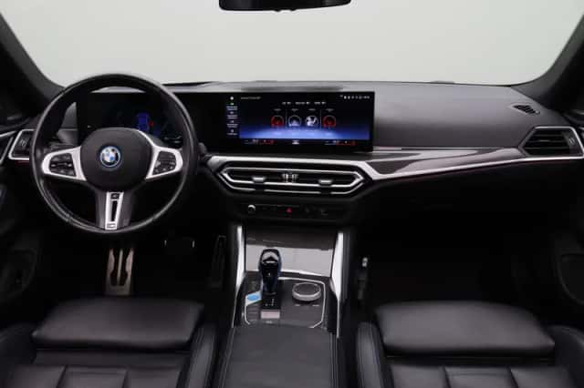 BMW i4 (2022) thumbnail 3