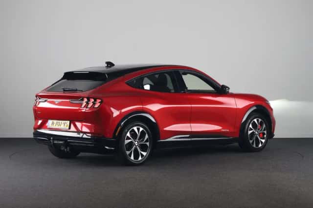 Ford Mustang Mach-E (2021) thumbnail 2
