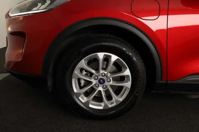 Ford Kuga (2023) thumbnail 5