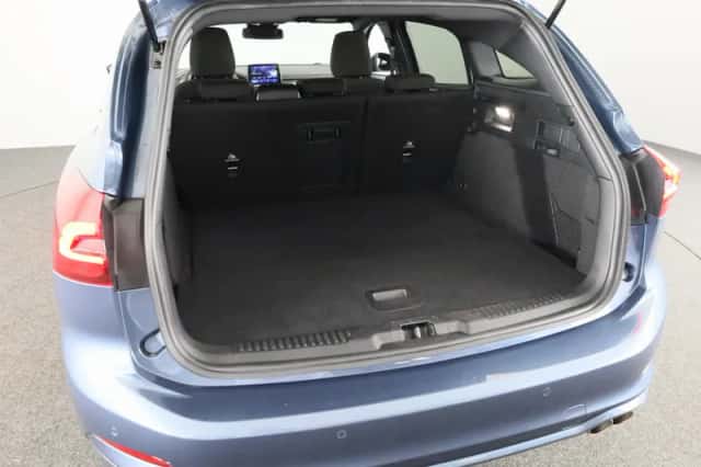 Ford Focus (2022) thumbnail 5