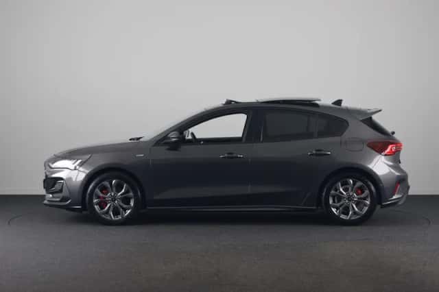 Ford Focus (2023) thumbnail 3