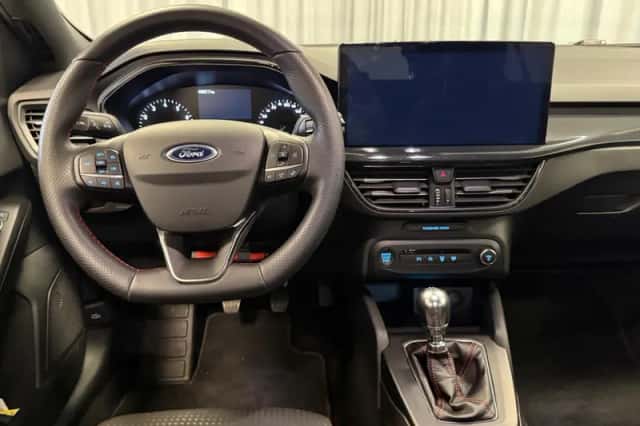 Ford Focus (2024) thumbnail 3