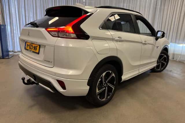 Mitsubishi Eclipse Cross (2021) thumbnail 2