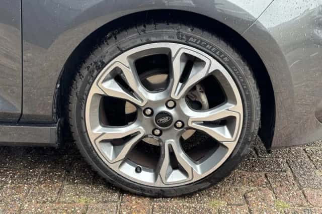 Ford Fiesta (2019) thumbnail 3