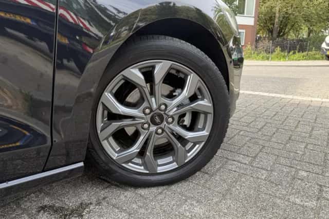 Ford Focus (2025) thumbnail 3