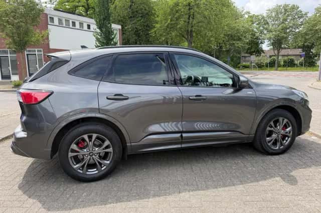 Ford Kuga (2023) thumbnail 6