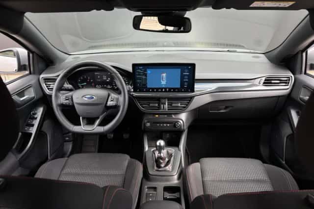 Ford Focus (2025) thumbnail 3