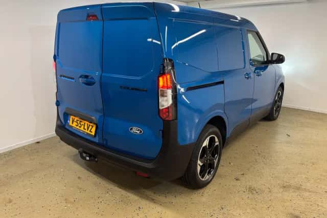 Ford E-Transit Courier (2025) thumbnail 2
