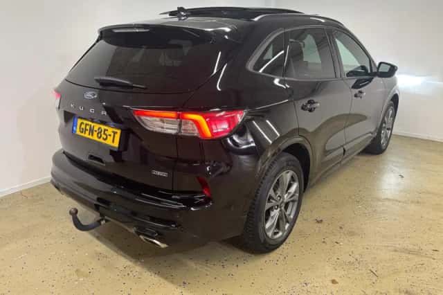 Ford Kuga (2023) thumbnail 2