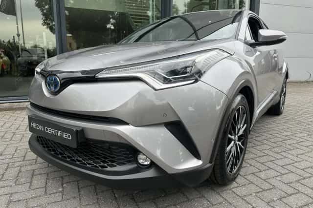 Toyota C-HR (2019) thumbnail 2
