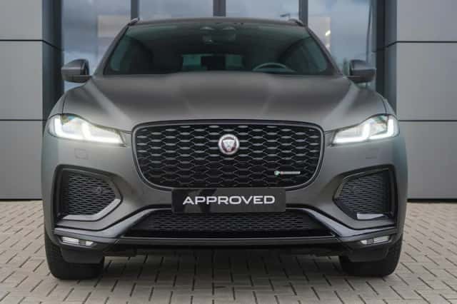 Jaguar F-Pace (2022) thumbnail 2