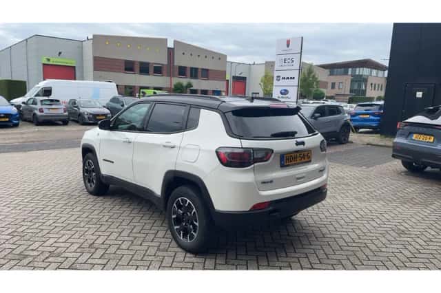 Jeep Compass (2023) thumbnail 2