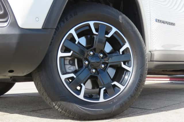 Jeep Compass (2023) thumbnail 4