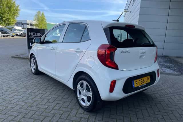 Kia Picanto (2022) thumbnail 5
