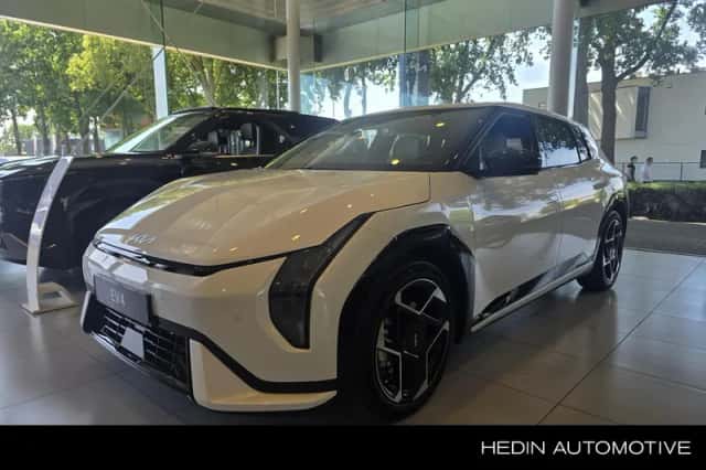 Kia EV4 (2026) thumbnail 1