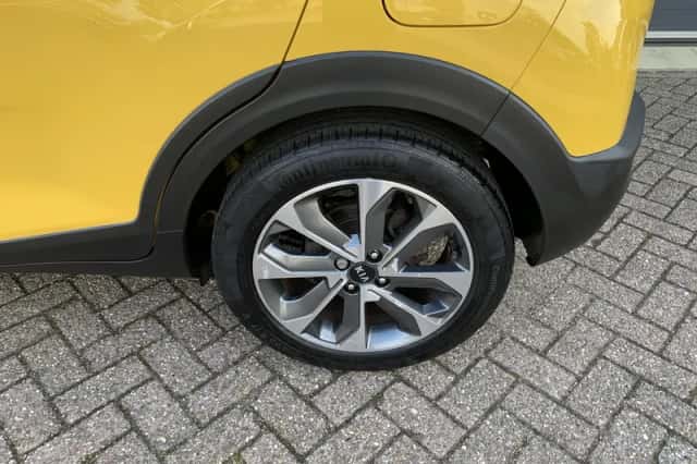Kia Stonic (2018) thumbnail 3