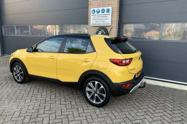 Kia Stonic (2018) thumbnail 4