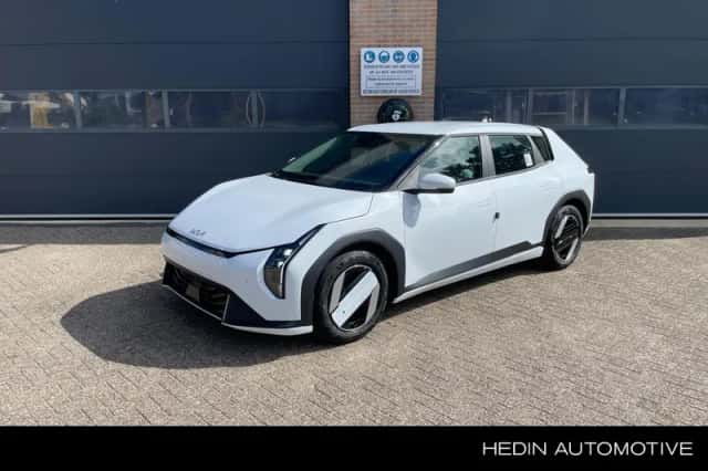 Kia EV4 (2026) thumbnail 1