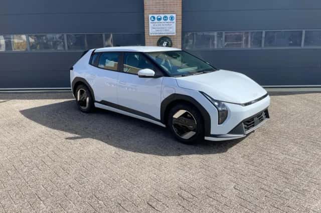 Kia EV4 (2026) thumbnail 3