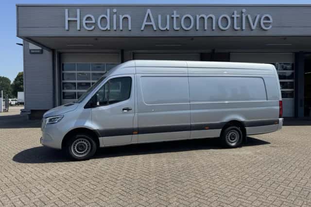 Mercedes-Benz Sprinter (2024) thumbnail 2