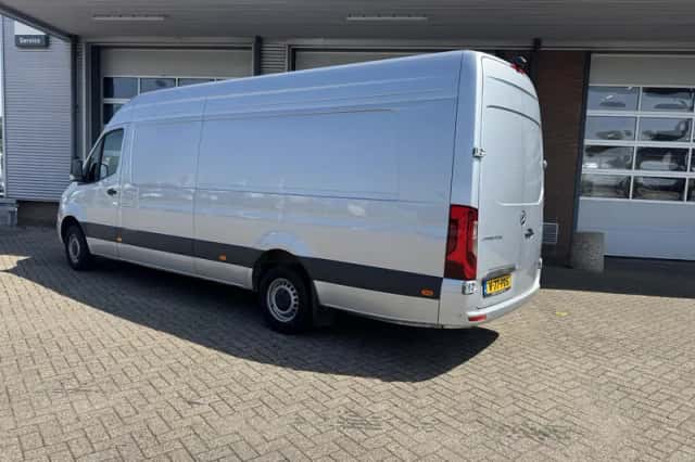 Mercedes-Benz Sprinter (2024) thumbnail 3