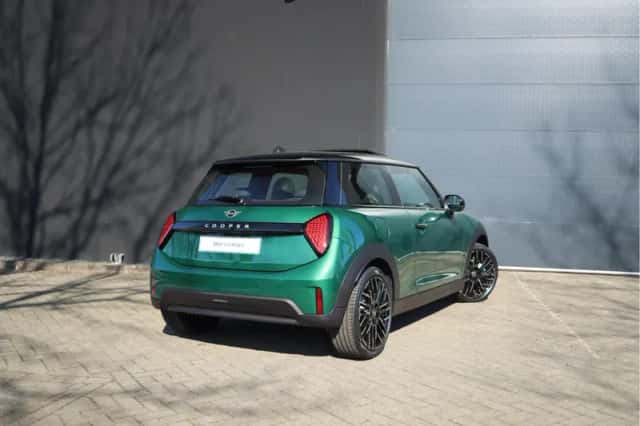 MINI Cooper (2026) thumbnail 2