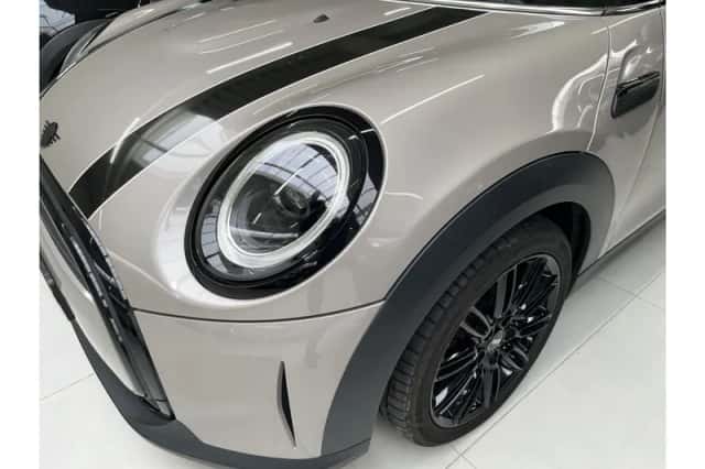 MINI Cabrio (2023) thumbnail 5