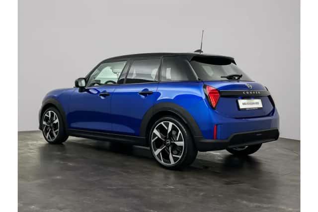 MINI Cooper (2025) thumbnail 3