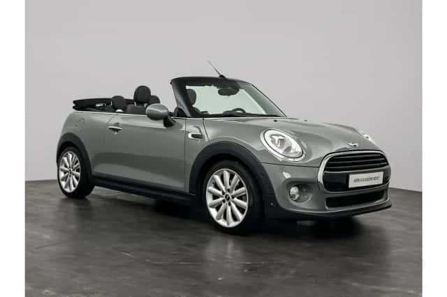MINI Cabrio (2018) thumbnail 2