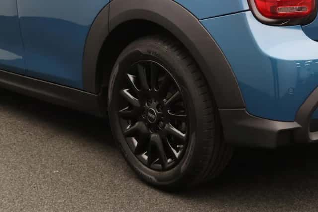 MINI Cooper (2022) thumbnail 6