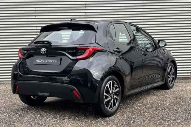 Toyota Yaris (2022) thumbnail 2