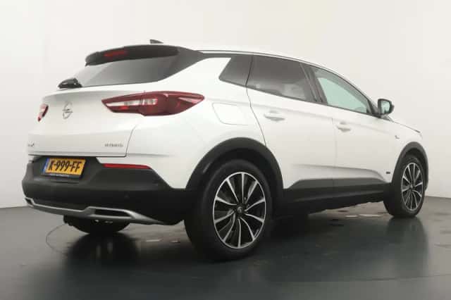 Opel Grandland X (2020) thumbnail 2