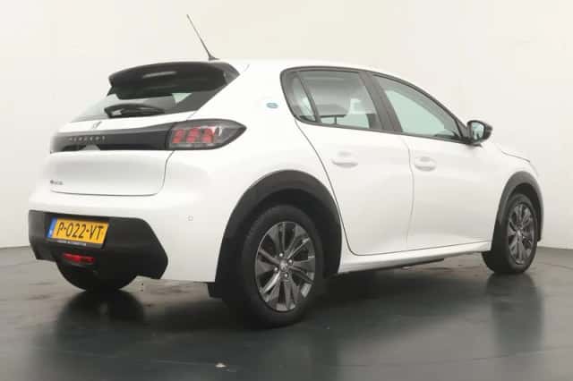 Peugeot e-208 (2022) thumbnail 2