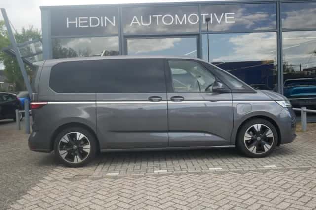 Volkswagen Multivan (2022) thumbnail 6