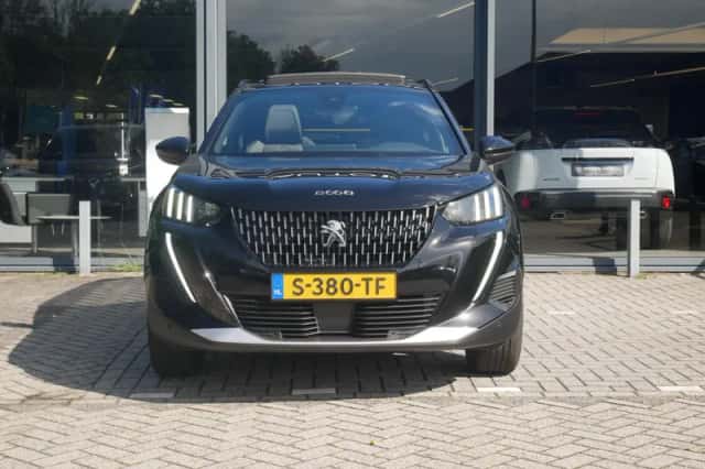 Peugeot 2008 (2023) thumbnail 2