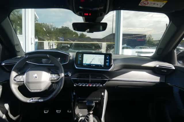 Peugeot 2008 (2023) thumbnail 3
