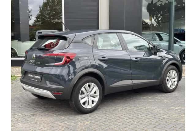 Renault Captur (2021) thumbnail 2