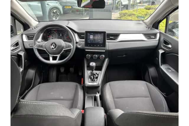 Renault Captur (2021) thumbnail 3