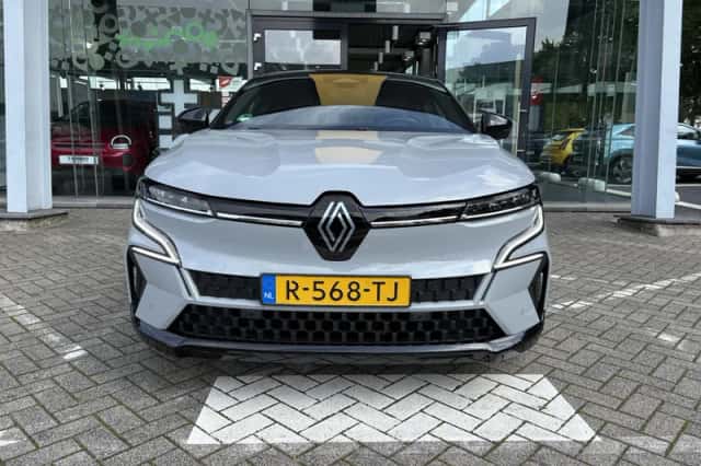 Renault Mégane E-Tech (2022) thumbnail 2
