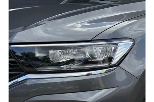 Volkswagen T-Roc (2021) thumbnail 5