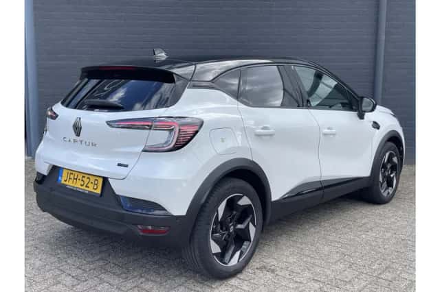 Renault Captur (2025) thumbnail 2