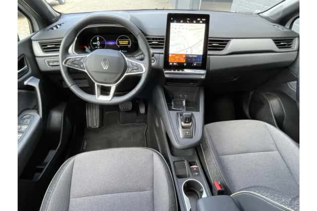 Renault Captur (2025) thumbnail 3